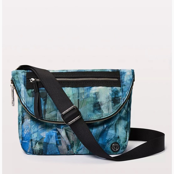 lululemon athletica Handbags - Lululemon Festival Bag